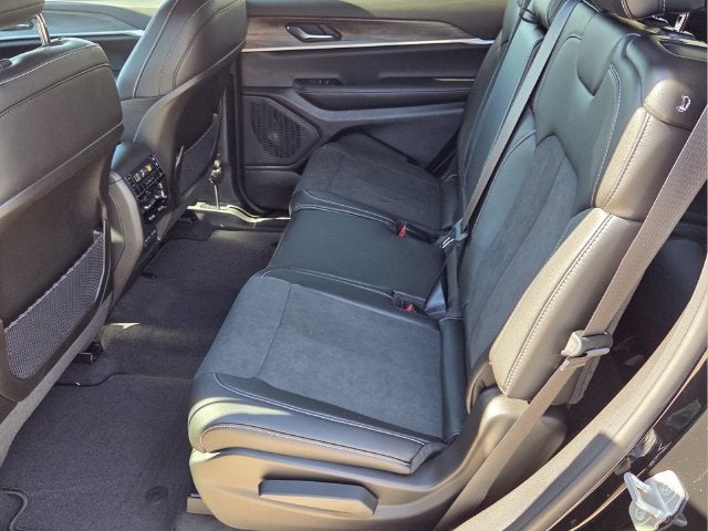 2027 Jeep Grand Cherokee L Laredo Altitude