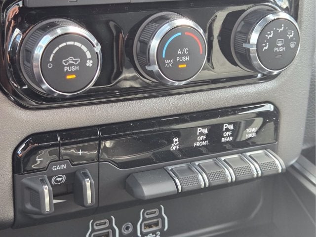 2027 RAM 1500 Big Horn/Lone Star