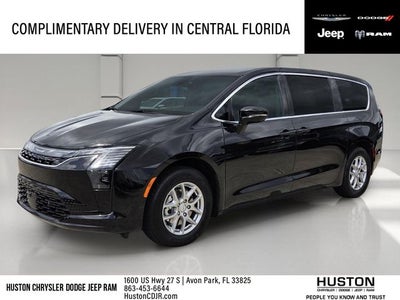 2027 Chrysler Pacifica Select