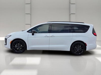 2027 Chrysler Pacifica Limited