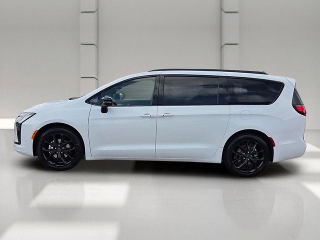 2027 Chrysler Pacifica Limited