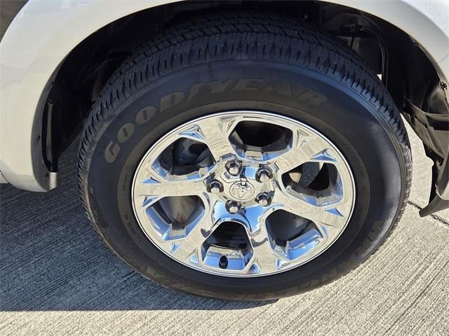 2017 RAM 1500 Laramie 4x2 Crew Cab 5'7" Box