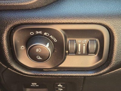 2022 RAM 1500 Laramie 4x4 Crew Cab 5'7" Box