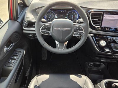 2025 Chrysler Pacifica Select FWD