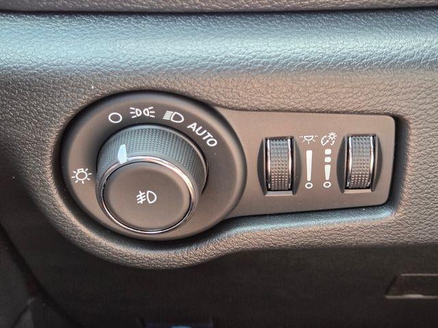 2025 Chrysler Pacifica Select FWD
