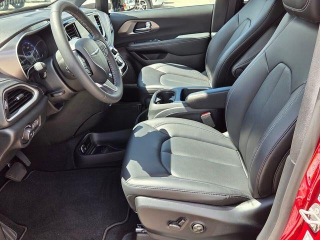 2025 Chrysler Pacifica Select FWD
