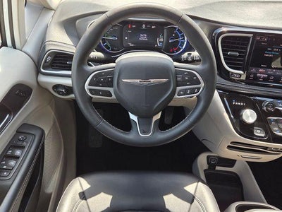 2024 Chrysler Pacifica Hybrid Select FWD