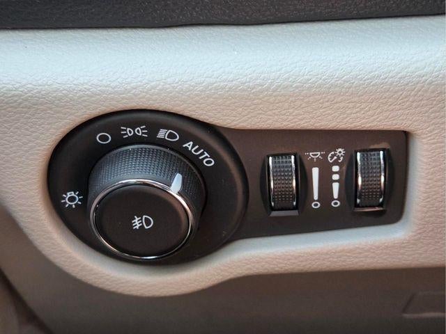 2024 Chrysler Pacifica Hybrid Select FWD