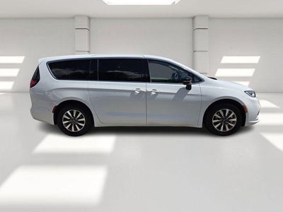 2024 Chrysler Pacifica Hybrid Select FWD