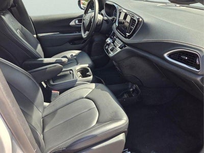 2024 Chrysler Pacifica Hybrid Select FWD