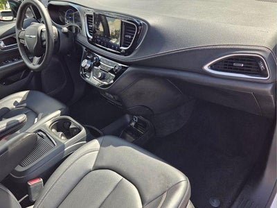 2024 Chrysler Pacifica Hybrid Select FWD