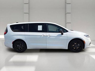2024 Chrysler Pacifica Hybrid Select FWD