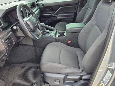 2024 Toyota Tacoma 2WD 2WD SR5 Double Cab 5' Bed AT (SE)